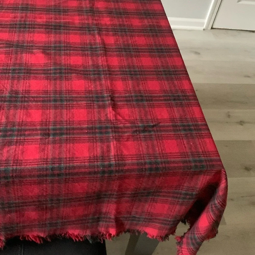 Table cover plaid‎ red green black fringed Christmas holidays